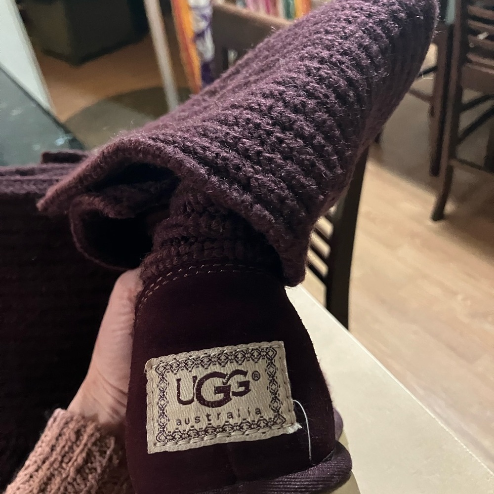 Knitted Uggs size 6 (true to size)